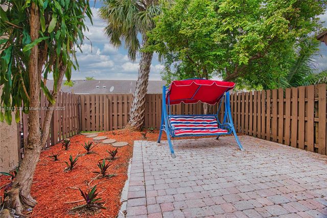 8015 SW 21st Ct, Davie, FL 33324