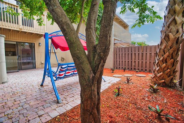 8015 SW 21st Ct, Davie, FL 33324
