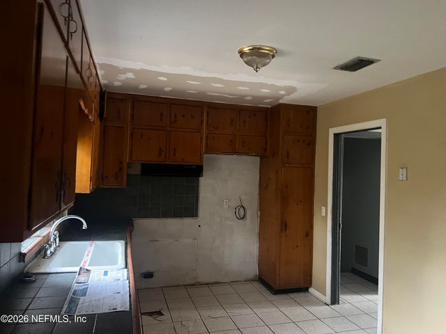 1742 MEMORY Lane, Jacksonville, FL 32210