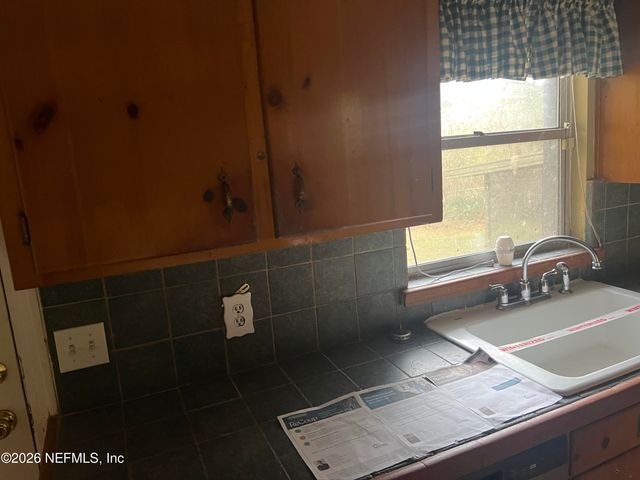 1742 MEMORY Lane, Jacksonville, FL 32210