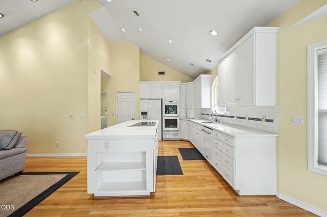 3348 Creek View Drive, Medford, OR 97504