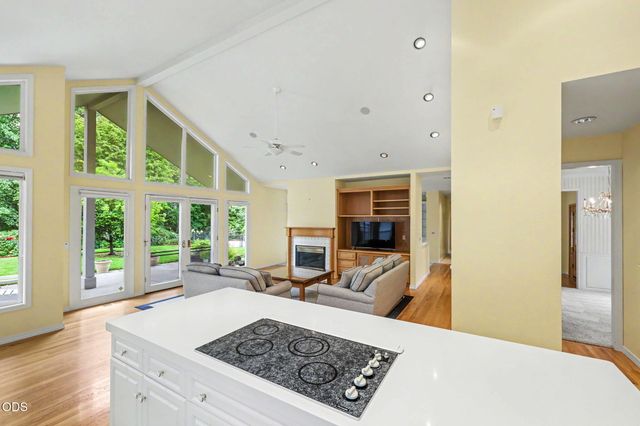 3348 Creek View Drive, Medford, OR 97504