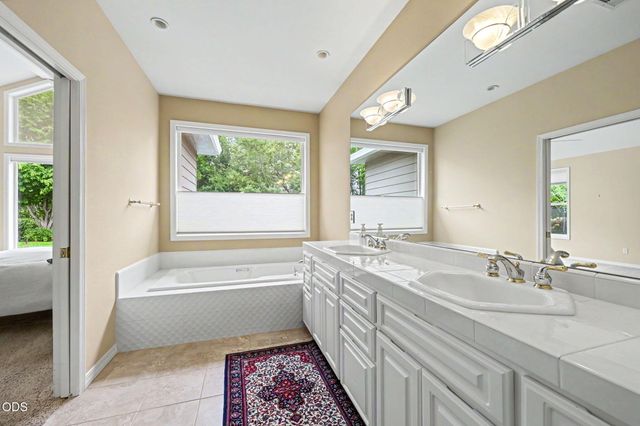 3348 Creek View Drive, Medford, OR 97504