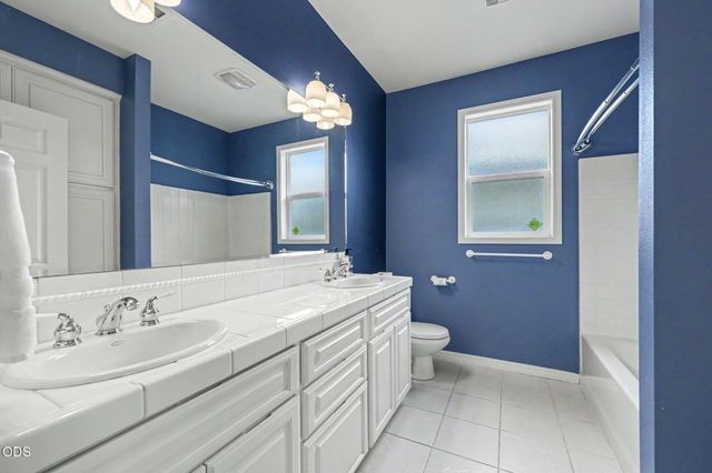 3348 Creek View Drive, Medford, OR 97504
