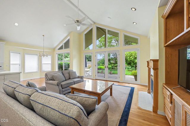3348 Creek View Drive, Medford, OR 97504