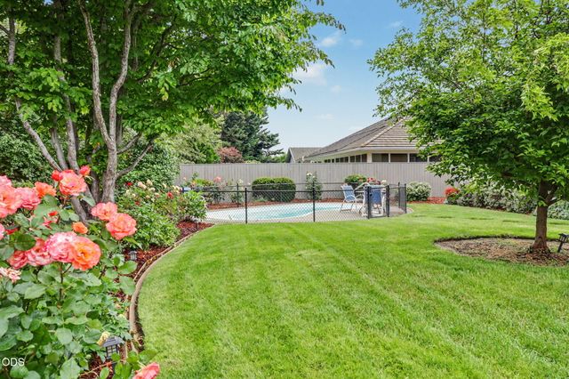 3348 Creek View Drive, Medford, OR 97504