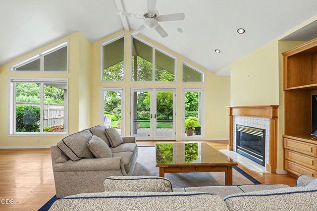 3348 Creek View Drive, Medford, OR 97504