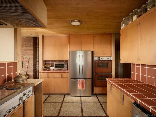 9450 Sunset Drive, La Mesa, CA 91941