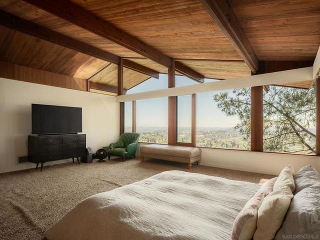 9450 Sunset Drive, La Mesa, CA 91941