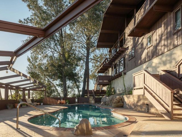 9450 Sunset Drive, La Mesa, CA 91941