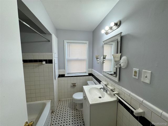 437 Mayflower Avenue, Lincoln Park, MI 48146