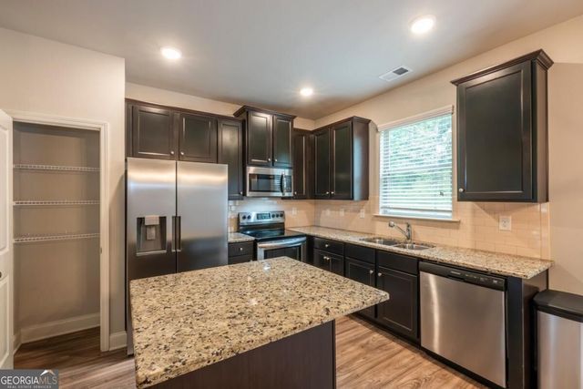 6220 Trickle Bend, Atlanta, GA 30349