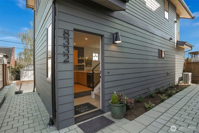 8332 24th Avenue NW, Seattle, WA 98117