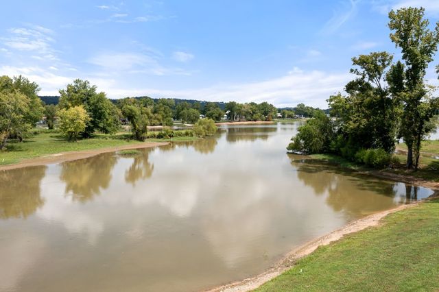 178 Cottage Cir, Linden, TN 37096