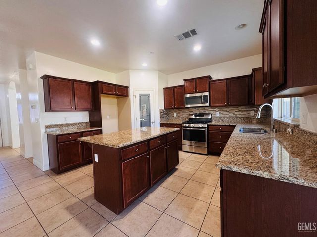 9506 Liberty Island Drive, Bakersfield, CA 93311