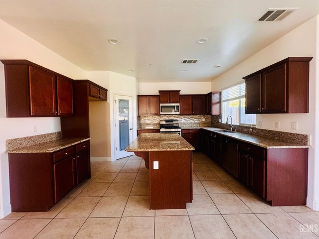 9506 Liberty Island Drive, Bakersfield, CA 93311