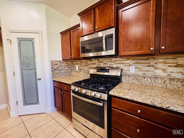 9506 Liberty Island Drive, Bakersfield, CA 93311