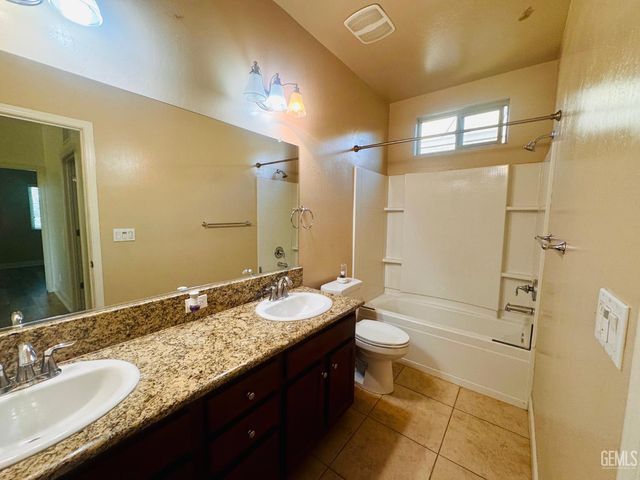 9506 Liberty Island Drive, Bakersfield, CA 93311