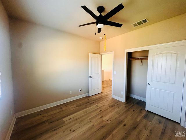 9506 Liberty Island Drive, Bakersfield, CA 93311
