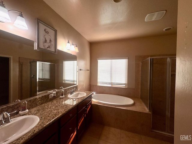 9506 Liberty Island Drive, Bakersfield, CA 93311