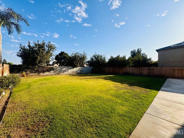 9506 Liberty Island Drive, Bakersfield, CA 93311