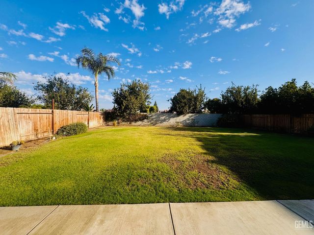 9506 Liberty Island Drive, Bakersfield, CA 93311