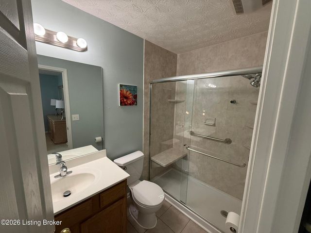 8337 Grand Trevi Dr, Louisville, KY 40228