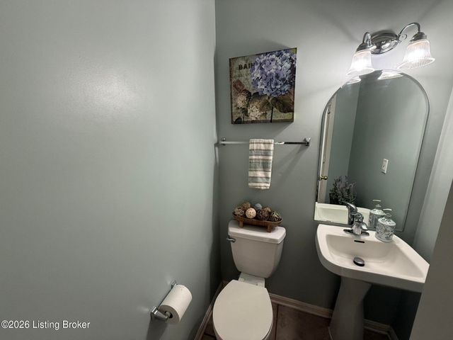 8337 Grand Trevi Dr, Louisville, KY 40228