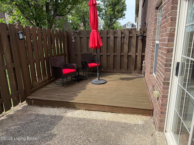 8337 Grand Trevi Dr, Louisville, KY 40228