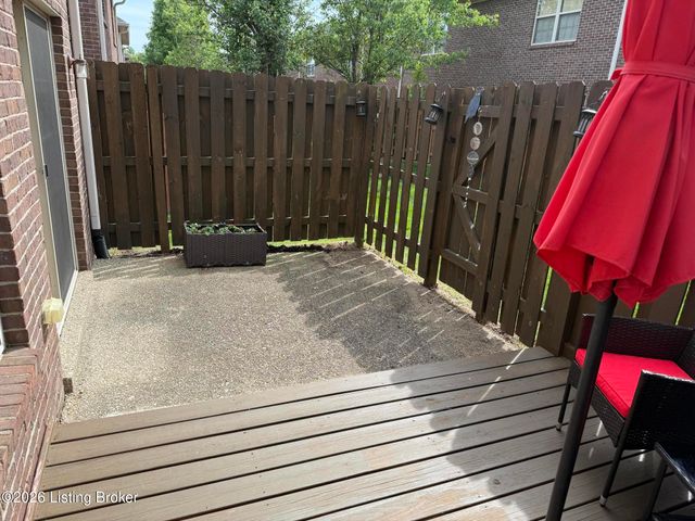 8337 Grand Trevi Dr, Louisville, KY 40228