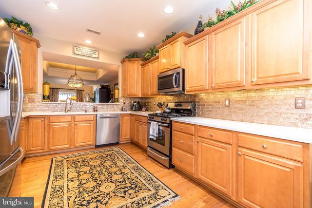 100 REAGAN DR, Sellersville, PA 18960