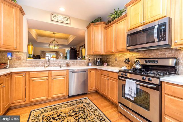 100 REAGAN DR, Sellersville, PA 18960