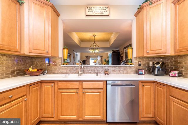 100 REAGAN DR, Sellersville, PA 18960