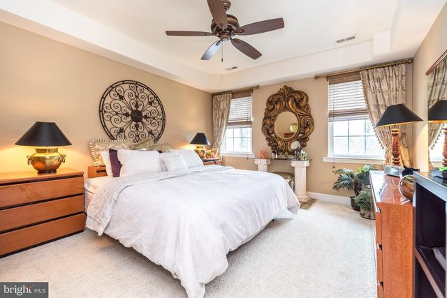 100 REAGAN DR, Sellersville, PA 18960