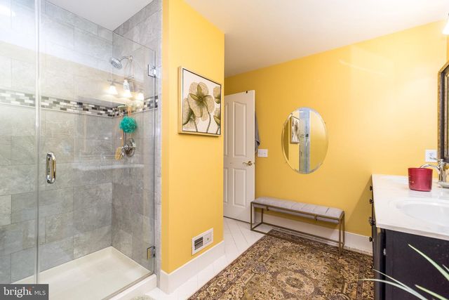 100 REAGAN DR, Sellersville, PA 18960