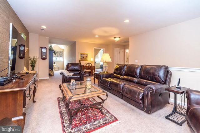 100 REAGAN DR, Sellersville, PA 18960