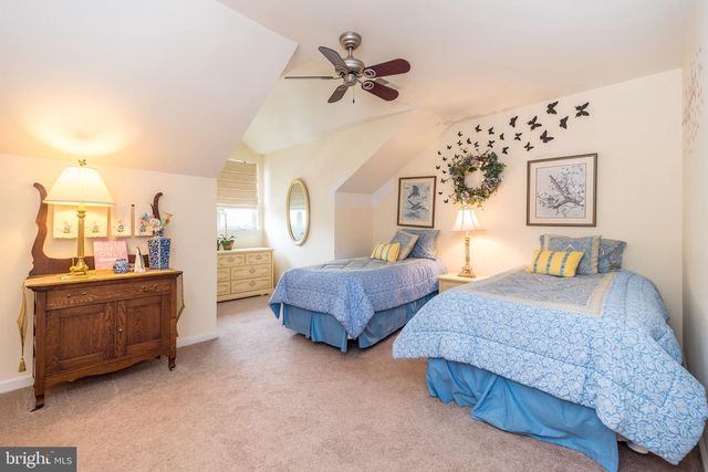 100 REAGAN DR, Sellersville, PA 18960