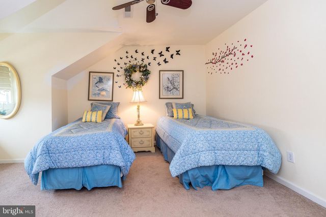 100 REAGAN DR, Sellersville, PA 18960