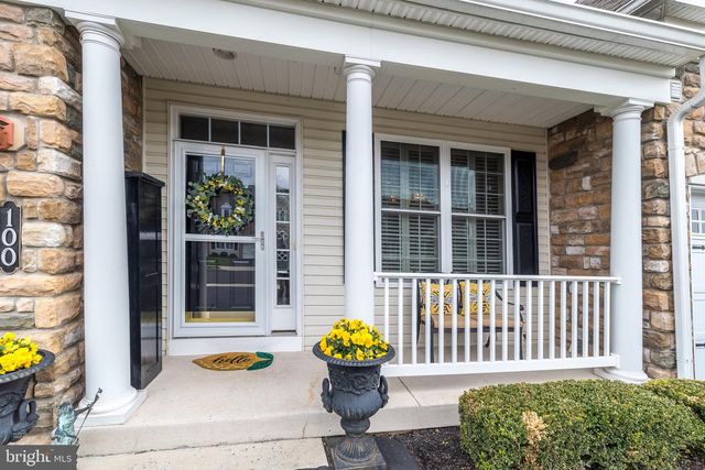 100 REAGAN DR, Sellersville, PA 18960