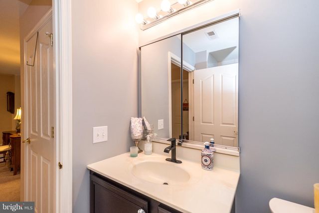 100 REAGAN DR, Sellersville, PA 18960