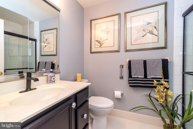 100 REAGAN DR, Sellersville, PA 18960