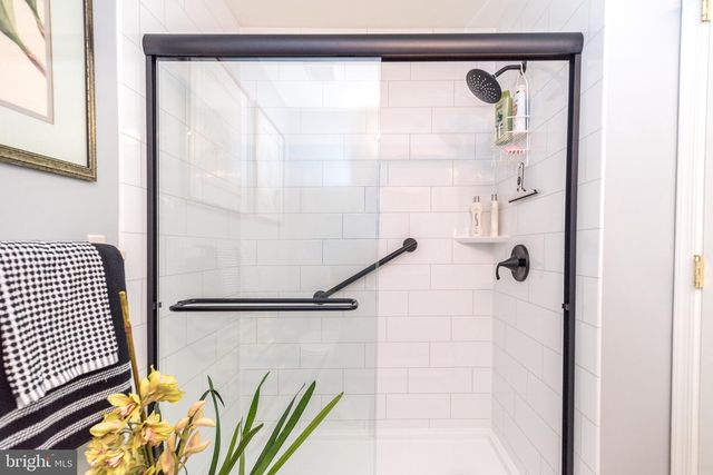 100 REAGAN DR, Sellersville, PA 18960