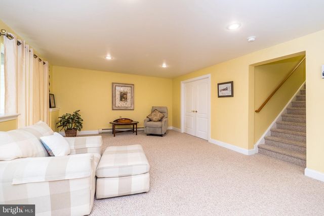 100 REAGAN DR, Sellersville, PA 18960