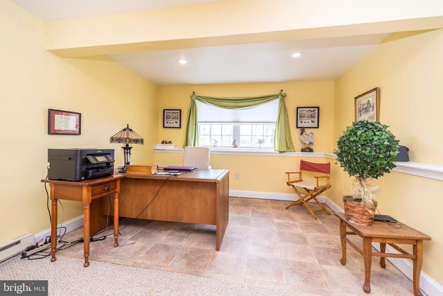 100 REAGAN DR, Sellersville, PA 18960