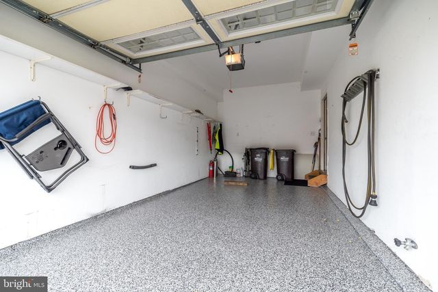 100 REAGAN DR, Sellersville, PA 18960