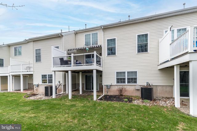 100 REAGAN DR, Sellersville, PA 18960