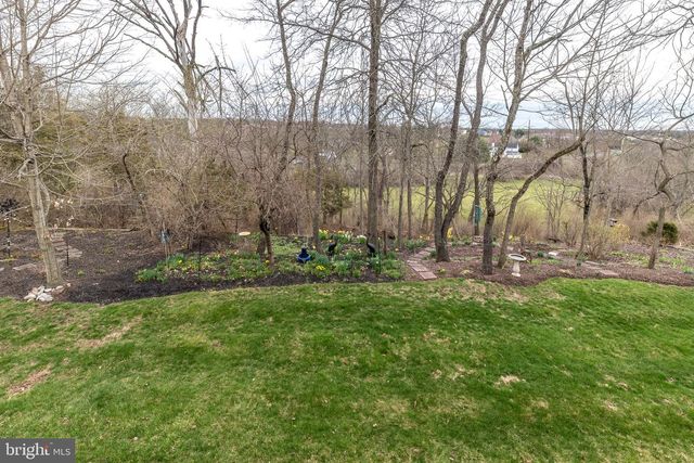 100 REAGAN DR, Sellersville, PA 18960