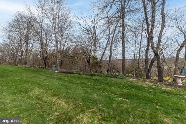 100 REAGAN DR, Sellersville, PA 18960