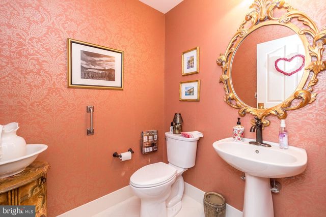 100 REAGAN DR, Sellersville, PA 18960