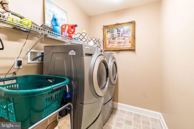 100 REAGAN DR, Sellersville, PA 18960